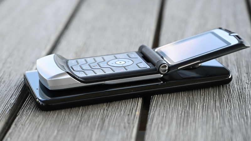 Illustration for article titled Happy 15th to the Motorola Razr: The Last Flip Phone People Actually Cared About